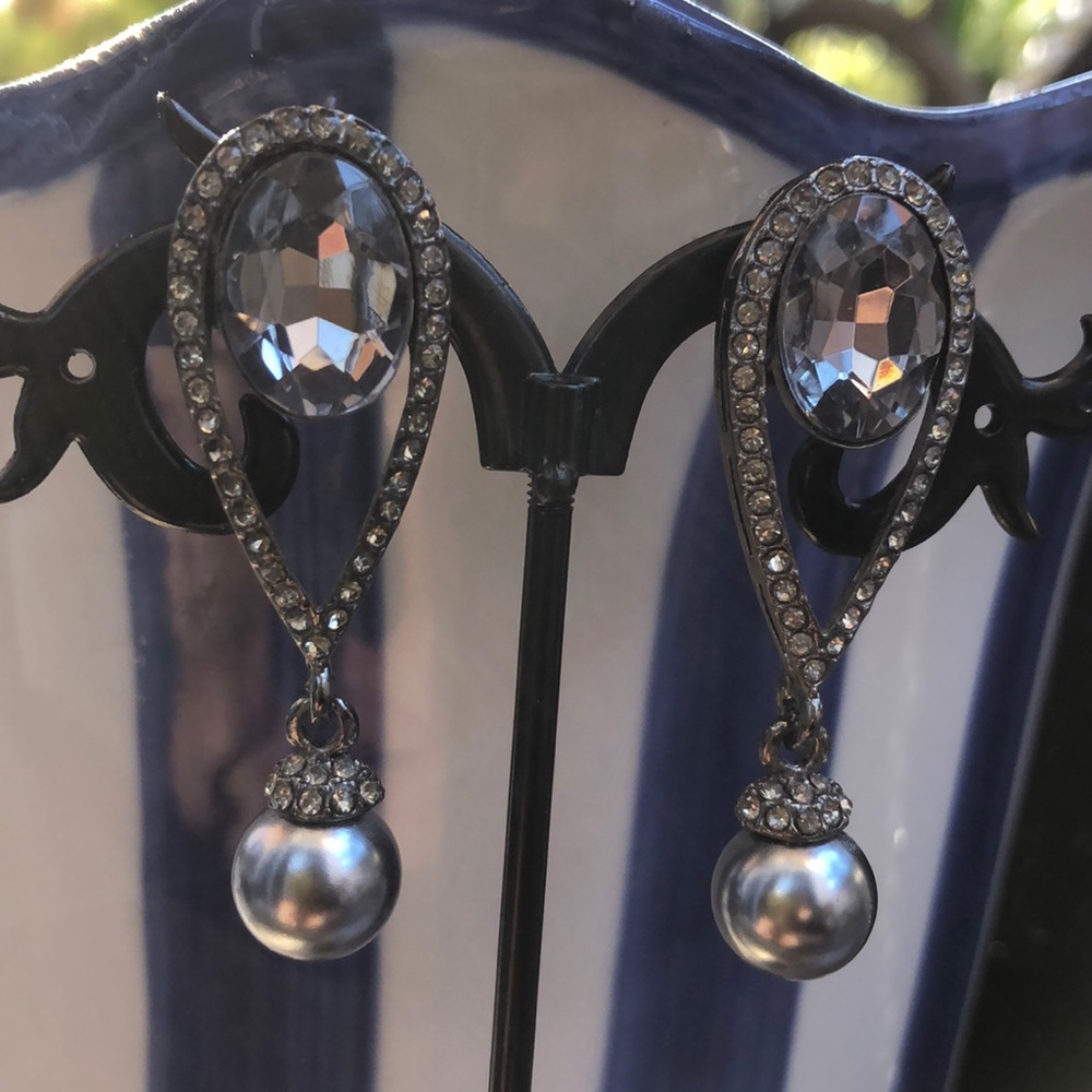 Gorgeous Silver Pearl/Blue Grey Faceted Stone